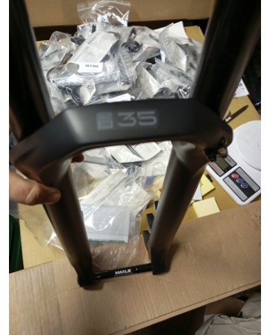 Forcella nuova per MTB e-bike rockshox steli da 35 escurs 130mm per ruota 29...