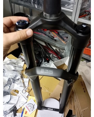 Forcella nuova per MTB e-bike rockshox steli da 35 escurs 130mm per ruota 29...