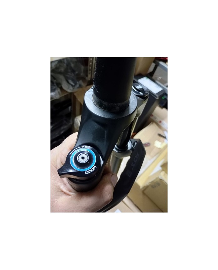 Forcella nuova MTB 27,5 boost 15x110 escurs 100mm rockshox Judy silver tk offset