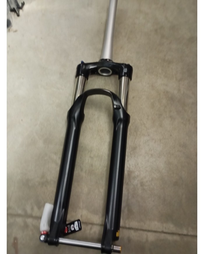 Forcella 27,5 Canotto Conico Perno Passante Standard 15x100 Suntour 32 Ad Aria