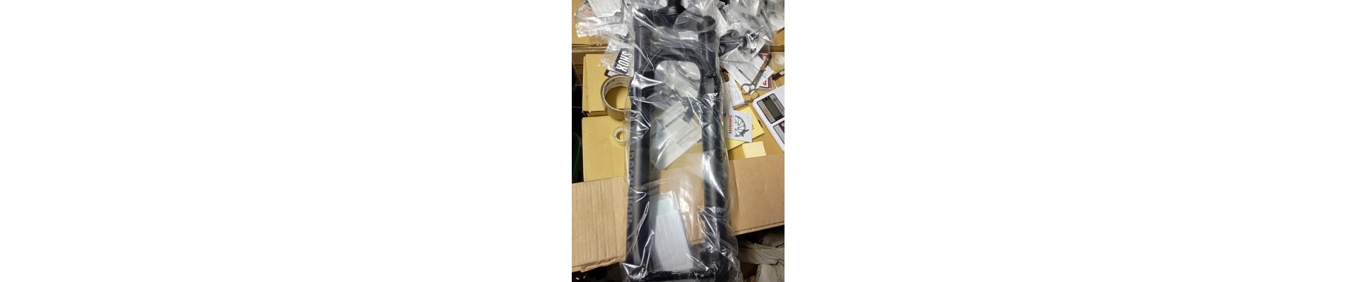 Forcella nuova per MTB e-bike rockshox steli da 35 escurs 130mm per ruota 29...