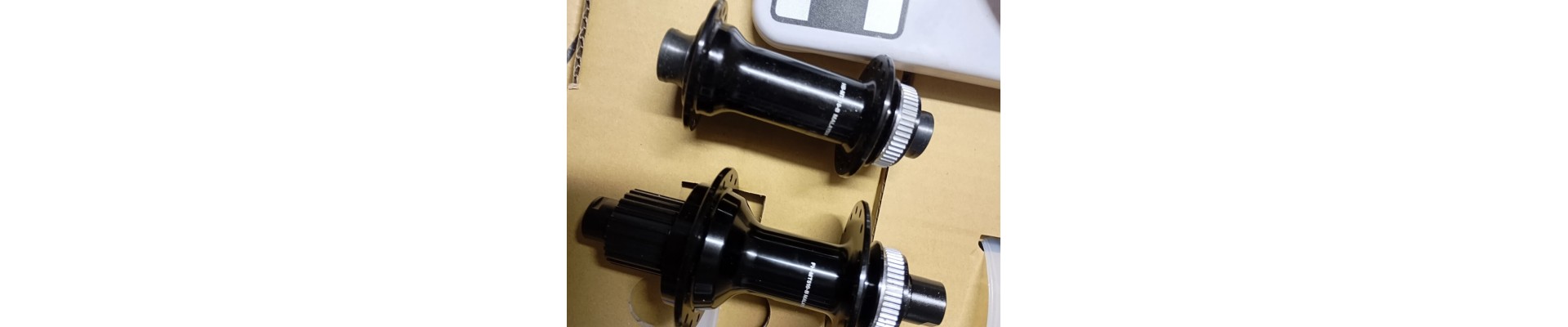 Coppia di mozzi mtb boost 15x110 12x148 a 32 fori per freno centerlock corpetto