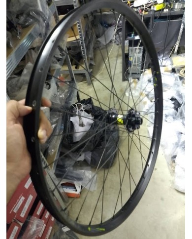 ruota mtb 27,5 nuova boosr 15x110 blackjack largh 30mm