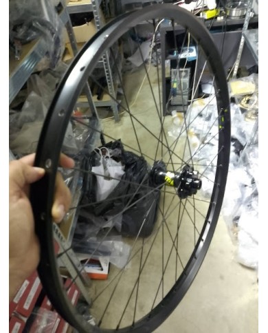 ruota mtb 27,5 nuova boosr 15x110 blackjack largh 30mm