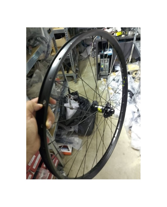 ruota mtb 27,5 nuova boosr 15x110 blackjack largh 30mm