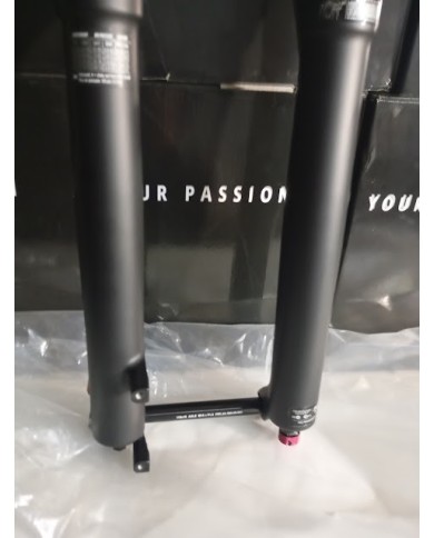 Forcella Fox 34 - 27,5" Boost - Escursione 140mm - Finitura opaca - Senza adesivi