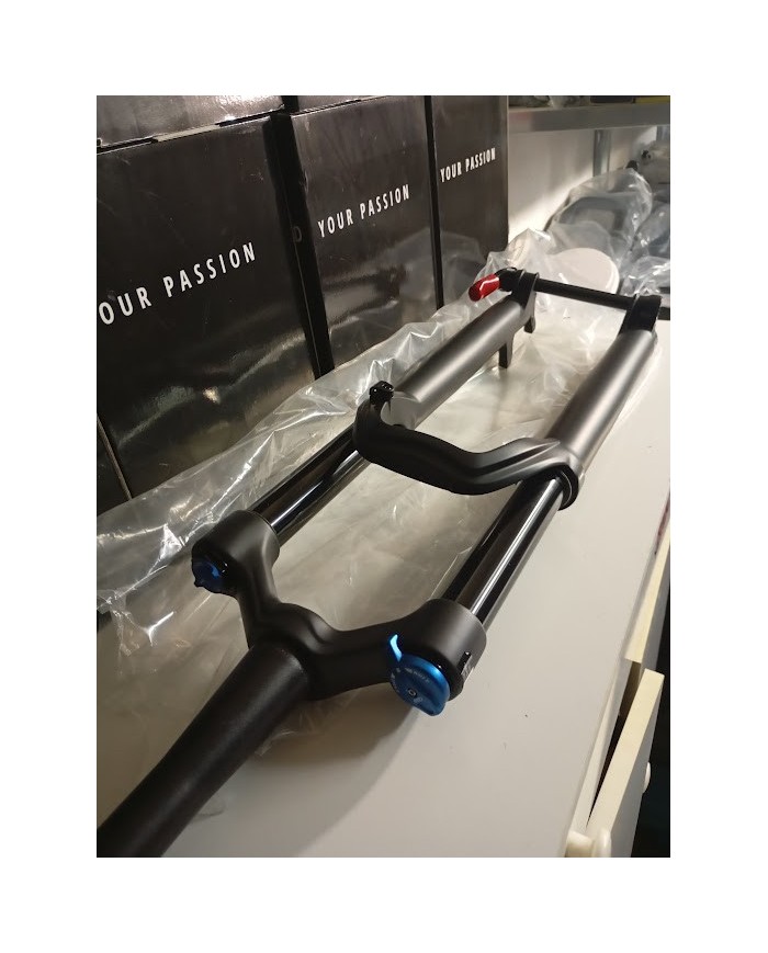 Forcella Fox 34 - 27,5" Boost - Escursione 140mm - Finitura opaca - Senza adesivi