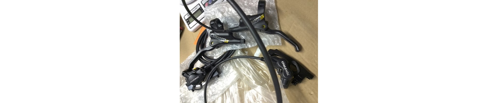 coppia freni mtb tektro orion a 4 pistoncini anter e 2 pistoncini posteriore