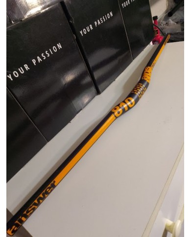 Manubrio MTB Ø31.8mm – Lunghezza 810mm – Alluminio – Rialzato 1,5 cm