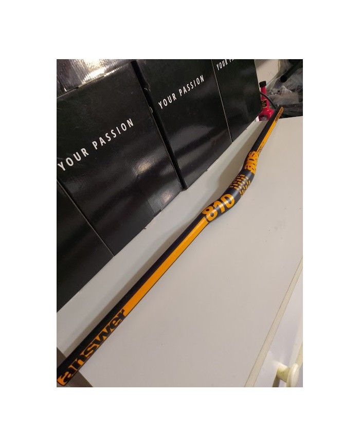 Manubrio MTB Ø31.8mm – Lunghezza 810mm – Alluminio – Rialzato 1,5 cm