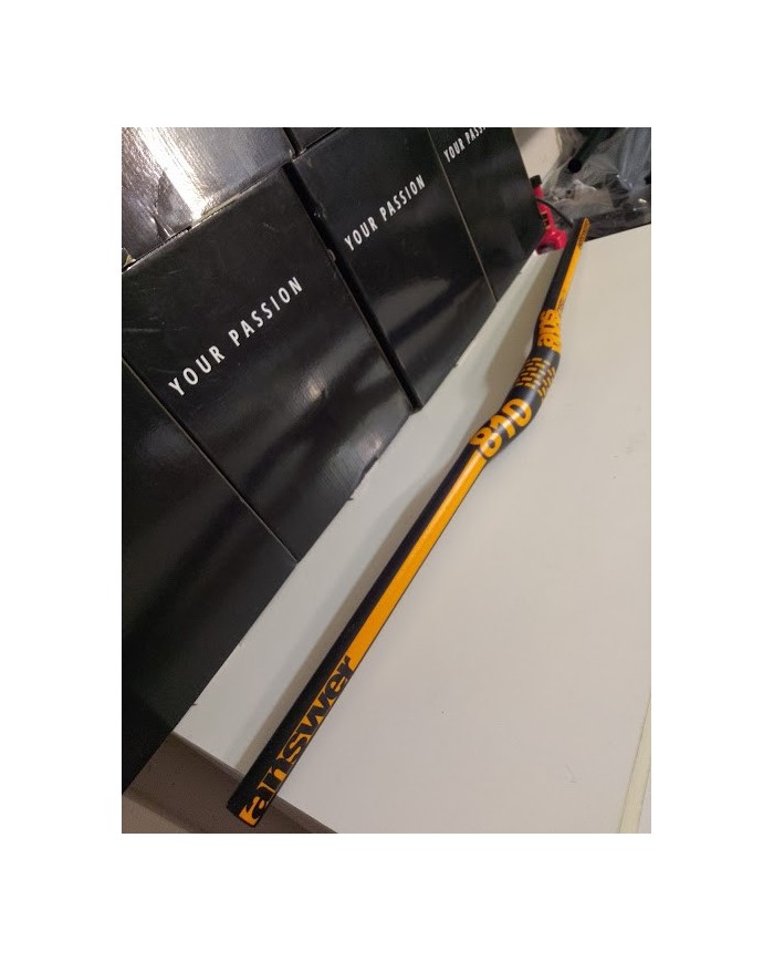 Manubrio MTB Ø31.8mm – Lunghezza 810mm – Alluminio – Rialzato 1,5 cm