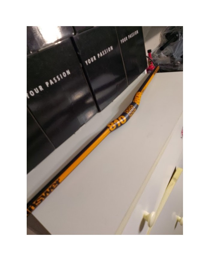 Manubrio MTB Ø31.8mm – Lunghezza 810mm – Alluminio – Rialzato 1,5 cm